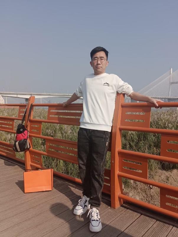 黑白的第一张照片--武汉蓝颜知己交友网